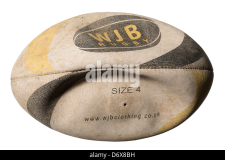 Sehr alte deflationiert gequetscht Rugby-ball Stockfoto