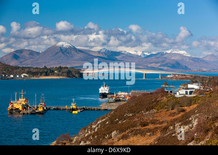 Ein Blick auf die Skye-Brücke über Loch Alsh, Festland Highland mit der Isle Of Skye zu verbinden. Stockfoto