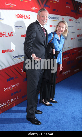 George E Pataki und LIbby Pataki New Yorker Premiere von "Change Game" im Ziegfeld Theatre - Ankunft New York City, USA- Stockfoto