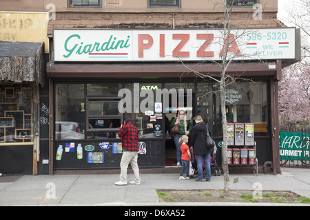 Ein Pizza Restaurant In Brooklyn In New York Wirbt Die 99 Cent