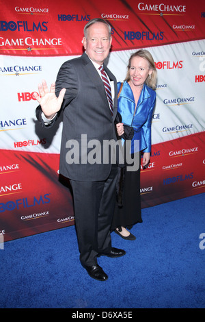 George E Pataki und LIbby Pataki New Yorker Premiere von "Change Game" im Ziegfeld Theatre - Ankunft New York City, USA- Stockfoto