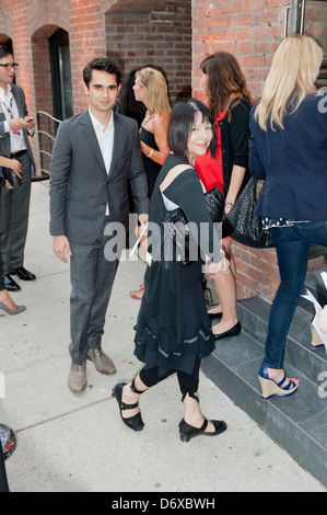 Max Minghella und Carolyn Choa 36th Annual Toronto International Filmfestival - Promi Sichtungen Toronto, Kanada - 12.09.11 Stockfoto