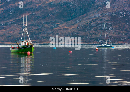 Boote vertäut am Loch Broom, Ullapool, Ross und Cromarty, Highland, Schottland, UK, Europa. Stockfoto