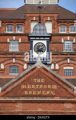 Die McMullens & Söhne alte Brauerei Gebäude in Hertford, England Stockfoto