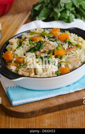 Huhn und Gemüse-Pilaw Stockfoto