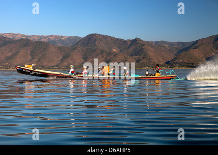 Touristischen Boot Kreuzfahrt Inle See, Myanmar Stockfoto