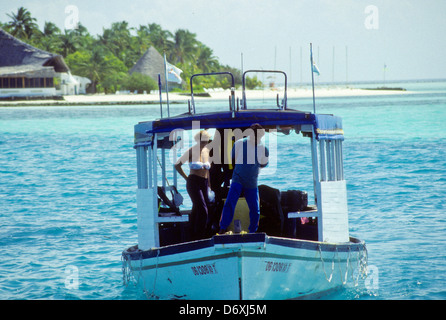 Tauchboot, Scuba Diving Safari im gesamten Nov1993 Digital Unterwasser schieben-Konvertierung, Malediven, Inseln, Malediven, Indischer Ozean Stockfoto