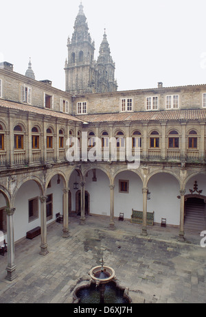 Hof und Kathedrale. Parador Hostal de Los Reyes Catolicos, Santiago De Compostela, La Coruña Provinz, Galizien, Spanien. Stockfoto