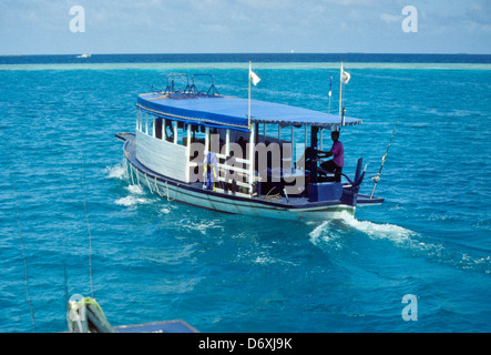 Tauchboot, Scuba Diving Safari im gesamten Nov1993 Digital Unterwasser schieben-Konvertierung, Malediven, Inseln, Malediven, Indischer Ozean Stockfoto