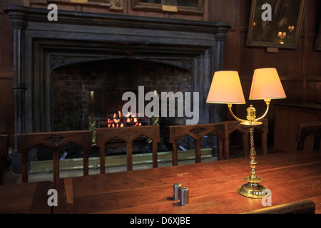 Kamin in historischen Christ Church College Große Halle Universität Esszimmer Einstellung für Hogwarts Hall. Oxford, Oxfordshire, England, Großbritannien Stockfoto