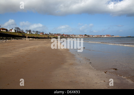 Wales Küstenweg in Nord-Wales. Malerische Aussicht auf Colwyn Bay und die irische See mit Rhos auf Meer im Hintergrund. Stockfoto