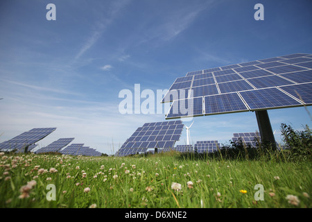 Nordhackstedt, Deutschland, Solarpark bestehend aus tracking-Systeme Stockfoto