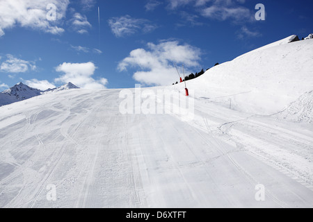 Sehr schön leer Piste. Am frühen Morgen. Skifahren in Meribel, Frankreich Stockfoto