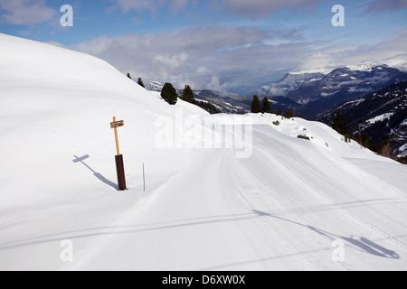 Gut gepflegte Skiroute. Skifahren in Meribel, Frankreich Stockfoto