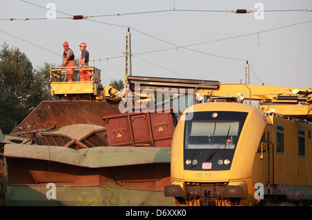 Hosena, Deutschland, Eisenbahnunglueck in Brandenburg, Speziallok für Arbeiten an der Oberleitung Stockfoto