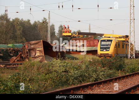 Hosena, Deutschland, Eisenbahnunglueck in Brandenburg, Speziallok für Arbeiten an der Oberleitung Stockfoto