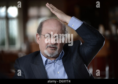 Berlin, Deutschland, Schriftsteller Salman Rushdie, im interview Stockfoto