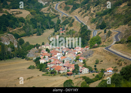 Bergdorf im Tal Santa Marina de Valdeon in Picos de Europa, Nord-Spanien Stockfoto