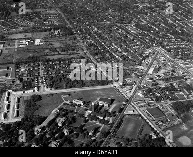 Dieses Luftbild zeigt das Gebiet der Virginia Union University (VUU) in Richmond, Virginia. Es zeigt den Campus und die Umgebung und zeigt VUU, ein historisches Black College and University (HBCU) in der Nordseite von Richmond, VA. Die Universität ist bekannt für ihre Geschichte, insbesondere in der CIAA (Central Intercollegiate Athletic Association) und ihre Rolle in der Gemeinde. Stockfoto
