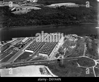 Ein Luftbild aus dem Jahr 1957, das einen nicht identifizierten Standort im Chesterfield County, Virginia, möglicherweise im Deepwater Terminal Area, zeigt, aufgenommen von Adolph B. Rice Studio. Stockfoto