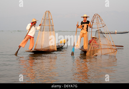 Intha Bein Rudern Fischern am Inle See Myanmar (Burma) Stockfoto