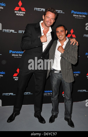 Hugh Jackman und Brahim Asloum Paris-premiere von "Real Steel" im Grand Rex-Kino - Ankunft Paris, Frankreich - 06.09.11 Stockfoto