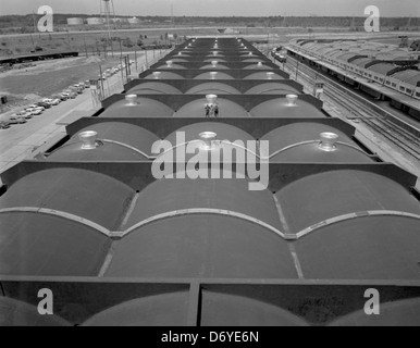 Luftaufnahme des Deepwater Terminals in Richmond, Virginia, aufgenommen von Adolph B. Rice Studio. Das Bild, das Teil der Sammlung der Library of Virginia ist, hebt die industrielle Infrastruktur und die Hafenanlagen des Terminals hervor. Stockfoto