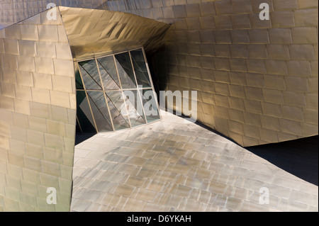 Der Architekt Frank Gehry Guggenheim Museum futuristische Architektur in Titan und Glas bei Bilbao, Baskenland, Spanien Stockfoto