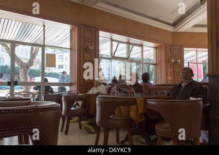 historischen Gran Cafe de Paris auf Petit Socco in Tanger, Marokko Stockfoto