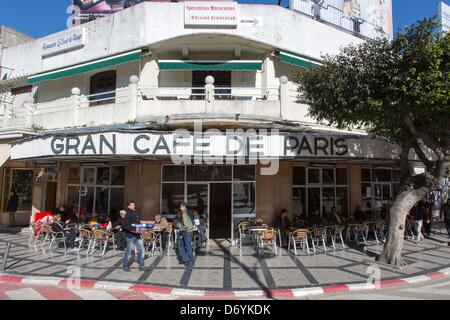 historischen Gran Cafe de Paris auf Petit Socco in Tanger, Marokko Stockfoto