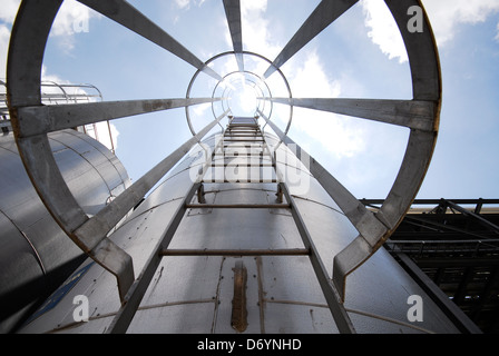 Panzer in einer industriellen Welt Stockfoto