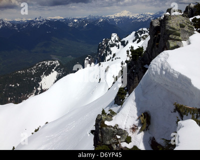 Verschneite Hänge an felsigen Berghang, Seattle, Washington, Vereinigte Staaten von Amerika Stockfoto