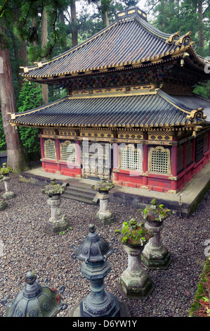 nassen verregneten Atmosphäre am Ort der berühmten Tōshōgū-Schrein in Nikko, Japan Stockfoto