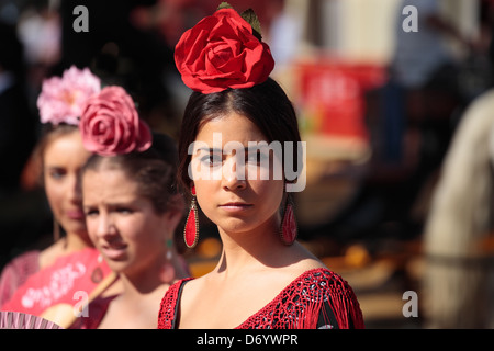 Mädchen Jungen Flamenco auf der Feria de Abril in Sevilla, Spanien. Stockfoto