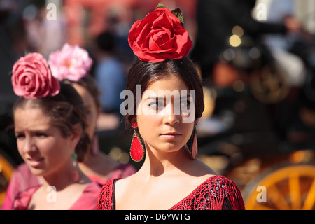 Mädchen Jungen Flamenco auf der Feria de Abril in Sevilla, Spanien. Stockfoto