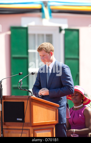 Großbritanniens Prinz Harry spricht bei der Eröffnung der Königin Diamond Jubilee Ausstellung in Rawson Square in Nassau, Bahamas am Sonntag (04 Mrz 12). Der Prinz ist auf einer einwöchigen Tour durch Mittelamerika und der Karibik als Botschafter für Königin Elizabeth II als Teil von ihr diamantenes Jubiläum-Jahr. Nassau, Bahamas - 04.03.12 Stockfoto