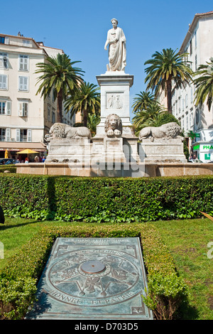 Vier Löwen-Brunnen und Statue von Napoleon Bonaparte, 1. Konsul von Frankreich, gekleidet in eine Toga als römischer Konsul, Ajaccio Korsika Stockfoto