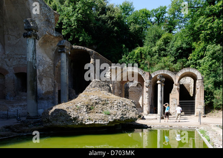 Villa Adriana. Tivoli. Italien. Blick auf die Canopus Südende des Beckens, die Wasser aus den Brunnen Canopus gesammelt. In der Stockfoto