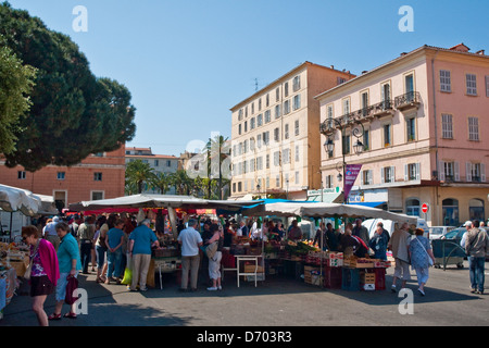 Markt unter freiem Himmel in Ajaccio, Korsika Stockfoto