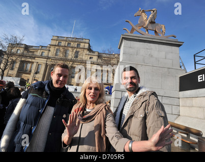 Michael Elmgreen und Ingar Dragset, Joanna Lumley Fourth Plinth: machtlos Strukturen, Abb. 101 - Enthüllung am Trafalgar Square Stockfoto