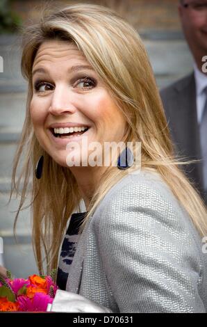 Prinzessin Maxima der Niederlande eröffnet den Girlsday bei TNO in den Haag, Niederlande, 25. April 2013. Öffnen Sie an diesem Tag unter 300 Unternehmen und Bildungseinrichtungen ihre Türen, um Mädchen für technische Ausbildung beendet. Foto: Patrick van Katwijk / Niederlande, Stockfoto