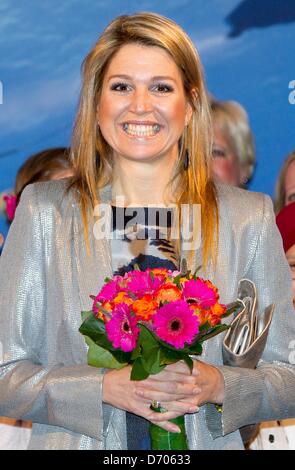 Prinzessin Maxima der Niederlande eröffnet den Girlsday bei TNO in den Haag, Niederlande, 25. April 2013. Öffnen Sie an diesem Tag unter 300 Unternehmen und Bildungseinrichtungen ihre Türen, um Mädchen für technische Ausbildung beendet. Foto: Patrick van Katwijk / Niederlande, Stockfoto