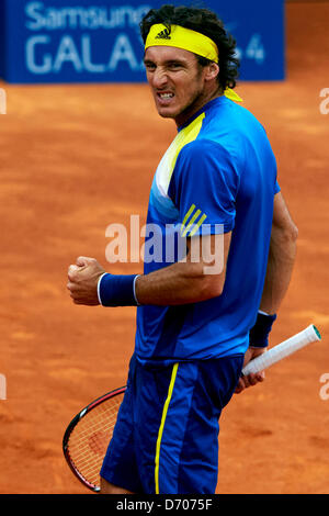 Barcelona, Spain.25th April 2013.  Juan Monaco aus Argentinien reagiert während Spieltag vier ATP 500 World Tour Barcelona Open Banc Sabadell 2013 zwischen Jeremy Chardy Frankreichs und Juan Monaco aus Argentinien an der Real Club de Tenis Barcelona. Bildnachweis: Aktion Plus Sport Bilder /Alamy Live-Nachrichten Stockfoto