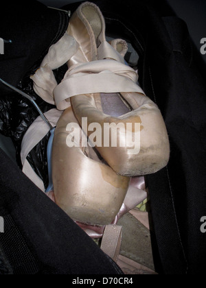 Gut getragen Ballettschuhe in Tasche Stockfoto