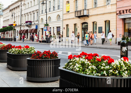 Typischen osteuropäischen Stadtzentrum Straßenszene im Sommer in Warschau, Polen. Stockfoto