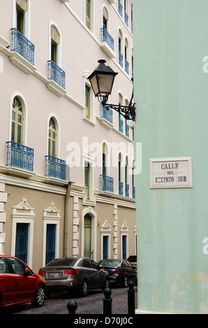 Farbenfrohen Gebäuden und Autos in Old San Juan, Puerto Rico Stockfoto