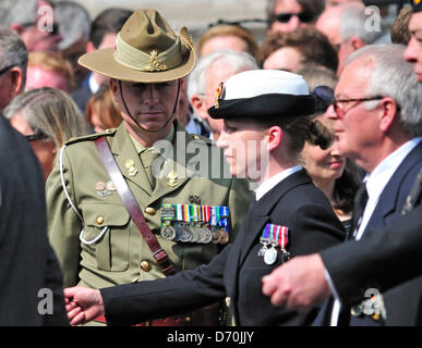 ANZAC Day, London, UK. 25. April 2013. Kranzniederlegung am Ehrenmal Stockfoto