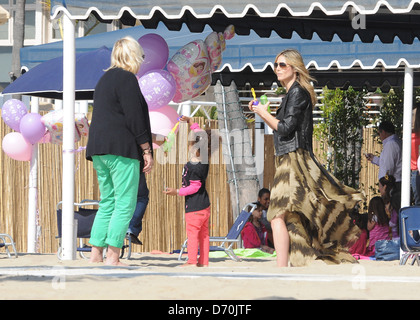 Heidi Klum, besuchen ihre Mutter Erna Klum und ihre Tochter Lou Sulola Samuel eine Kinder-Party in Los Angeles Los Angeles, Kalifornien Stockfoto