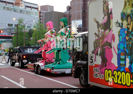 Mobile Werbung für Roboter Restaurant Kabukicho ein Vergnügungsviertel in Shinjuku nachts Tokio Japan Stockfoto