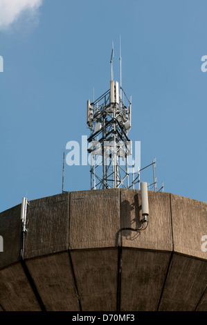 Antennen auf dem Wasserturm, Headless Cross, Redditch, England, UK Stockfoto